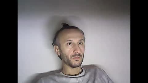 Snapshot of shooter_coool chatting on February 14, 1:40 pm shooter_coool online show from February 14, 1:40 pm