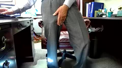nikolas send dm for an appointment online show from December 3, 7:33 pm