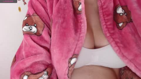 Snapshot of shopiagarcia_ chatting on January 20, 2:32 am lamai online show from January 20, 2:32 am