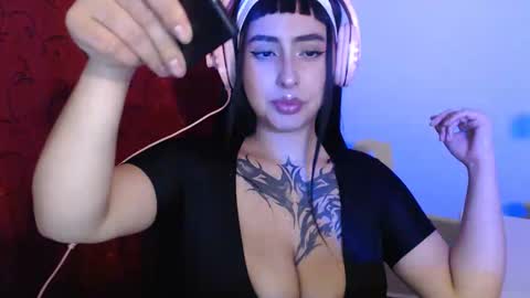 Shopie Hank  online show from December 15, 4:39 am