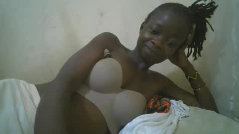 Snapshot of shortnswee254 chatting on October 22, 8:08 pm shortnswee254 online show from October 22, 8:08 pm