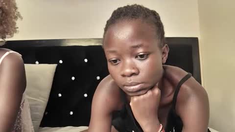 Snapshot of shortnswee254 chatting on October 28, 7:05 pm shortnswee254 online show from October 28, 7:05 pm