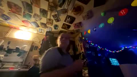 shorty920505 online show from December 14, 11:20 pm