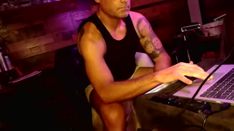 Red4040 online show from October 31, 1:23 pm