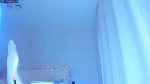 Snapshot of showmejenny chatting on October 31, 2:23 am jennywoody online show from October 31, 2:23 am