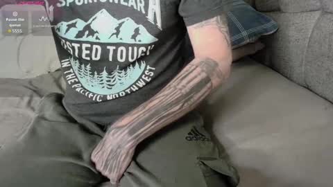 Snapshot of showoffjay46 chatting on November 2, 10:56 pm showofjay online show from November 2, 10:56 pm