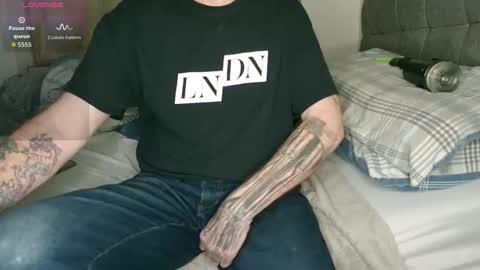 Snapshot of showoffjay46 chatting on January 12, 9:31 pm showofjay online show from January 12, 9:31 pm