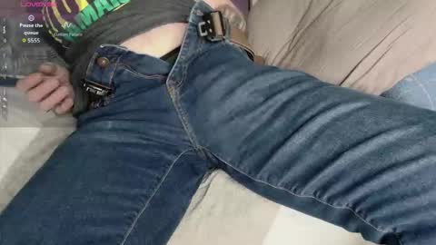 Snapshot of showoffjay46 chatting on February 2, 8:51 pm showofjay online show from February 2, 8:51 pm