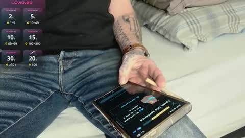 Snapshot of showoffjay46 chatting on February 9, 11:31 pm showofjay online show from February 9, 11:31 pm