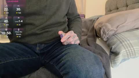 Snapshot of showoffjay46 chatting on February 12, 11:11 pm showofjay online show from February 12, 11:11 pm