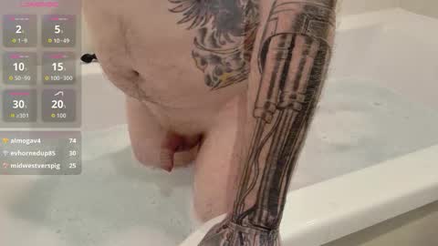 Snapshot of showoffjay46 chatting on February 18, 12:06 am showofjay online show from February 18, 12:06 am