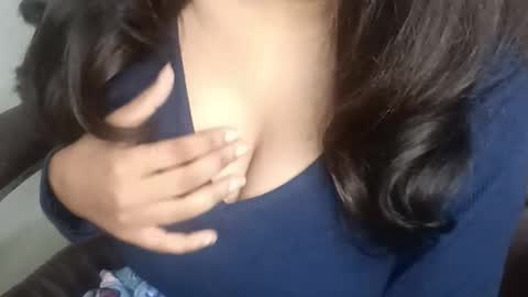 Snapshot of shreya_0 chatting on December 21, 11:45 pm shreya_0 online show from December 21, 11:45 pm