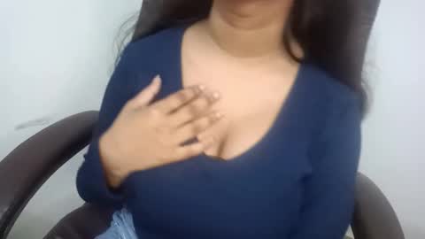 Snapshot of shreya_0 chatting on December 22, 1:30 pm shreya_0 online show from December 22, 1:30 pm