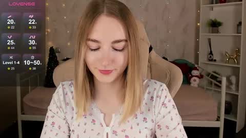 Snapshot of shy__polly chatting on December 16, 12:15 am Polly online show from December 16, 12:15 am