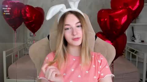 Snapshot of shy__polly chatting on February 14, 12:18 am Polly online show from February 14, 12:18 am