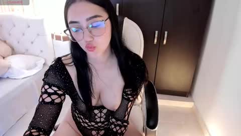 Nahomy online show from September 17, 5:47 pm