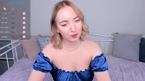 Snapshot of shy_annacutie chatting on December 10, 5:17 am Anna online show from December 10, 5:17 am