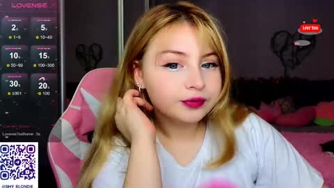 Snapshot of shy_blondiee chatting on February 4, 11:59 pm Molly online show from February 4, 11:59 pm