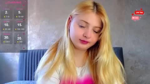 Snapshot of shy_blondiee chatting on March 10, 12:15 pm Molly online show from March 10, 12:15 pm