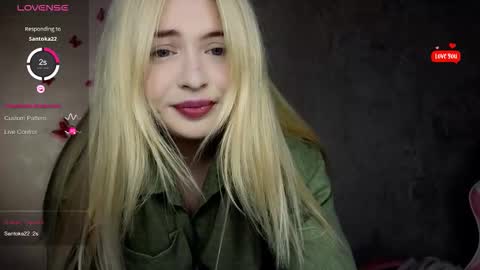 Snapshot of shy_blondiee chatting on September 8, 8:30 pm Molly online show from September 8, 8:30 pm
