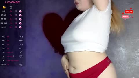 Snapshot of shy_blondiee chatting on October 14, 11:16 pm Molly online show from October 14, 11:16 pm