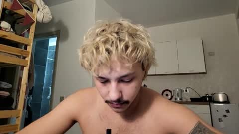 Snapshot of shy_boy17 chatting on February 20, 5:24 pm your shy boy online show from February 20, 5:24 pm