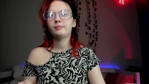 shy_elina01 online show from January 11, 9:25 am