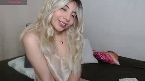 Snapshot of shy_kloe chatting on November 5, 12:54 am Kloe online show from November 5, 12:54 am