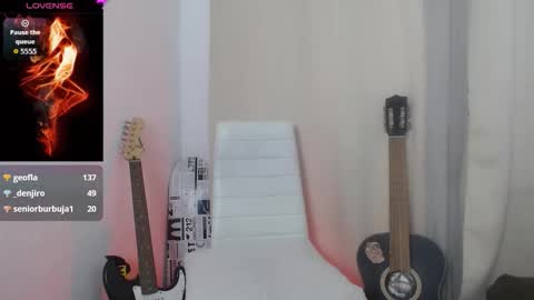 Snapshot of shy_kloe chatting on December 2, 1:22 am Kloe online show from December 2, 1:22 am