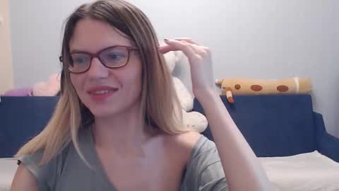 Snapshot of shy_moony chatting on November 2, 2:41 pm just Alex online show from November 2, 2:41 pm