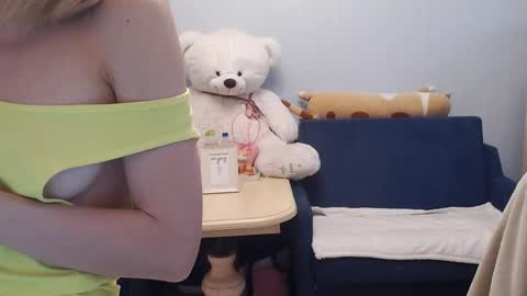 Snapshot of shy_moony chatting on November 7, 2:28 pm just Alex online show from November 7, 2:28 pm