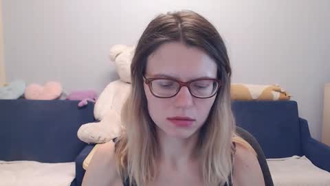 Snapshot of shy_moony chatting on November 21, 9:24 pm just Alex online show from November 21, 9:24 pm