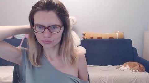 Snapshot of shy_moony chatting on November 22, 4:39 pm just Alex online show from November 22, 4:39 pm