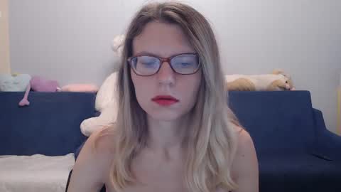 Snapshot of shy_moony chatting on July 7, 7:18 pm just Alex online show from July 7, 7:18 pm