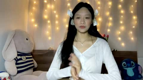 shy_pink_doll online show from May 20, 2:01 pm