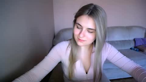Snapshot of shy_sabrina_ chatting on March 21, 3:15 pm shy_sabrina_ online show from March 21, 3:15 pm