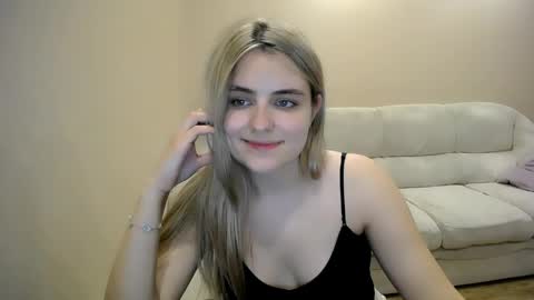 Snapshot of shy_sabrina_ chatting on April 2, 8:39 pm shy_sabrina_ online show from April 2, 8:39 pm