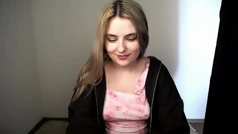 Snapshot of shy_sabrina_ chatting on April 14, 12:22 pm shy_sabrina_ online show from April 14, 12:22 pm