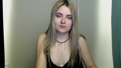 Snapshot of shy_sabrina_ chatting on April 16, 5:36 pm shy_sabrina_ online show from April 16, 5:36 pm