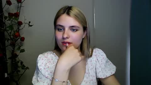 Snapshot of shy_sabrina_ chatting on April 17, 8:56 pm shy_sabrina_ online show from April 17, 8:56 pm