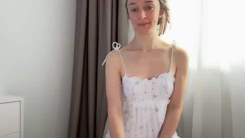 Snapshot of shy_schoolgirl_ chatting on February 14, 7:38 am shy_schoolgirl_ online show from February 14, 7:38 am