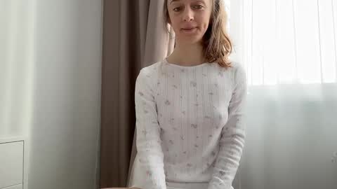 Snapshot of shy_schoolgirl_ chatting on February 18, 8:10 am shy_schoolgirl_ online show from February 18, 8:10 am