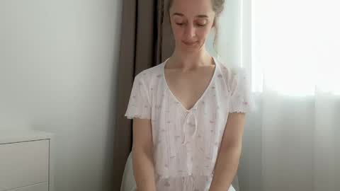 shy_schoolgirl_ online show from May 8, 8:08 am