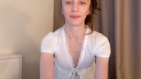 shy_schoolgirl_ online show from May 18, 6:36 pm