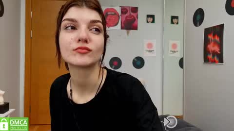 Snapshot of shybella_girl chatting on February 20, 8:28 am Bella online show from February 20, 8:28 am