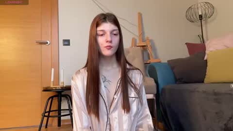 Snapshot of shybella_girl chatting on October 9, 6:44 am Bella online show from October 9, 6:44 am