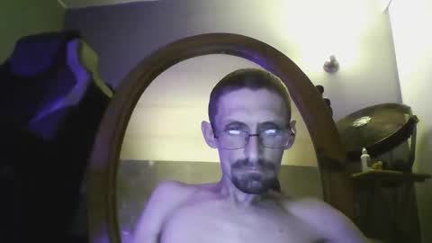 Snapshot of shybilly40 chatting on May 19, 10:43 am shybilly40 online show from May 19, 10:43 am
