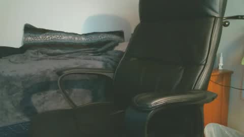 shyboyhugecum2020 online show from October 22, 3:07 am