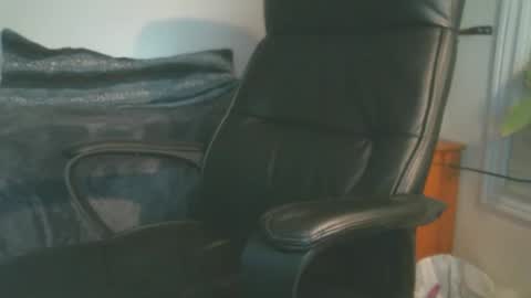 shyboyhugecum2020 online show from March 18, 3:09 am