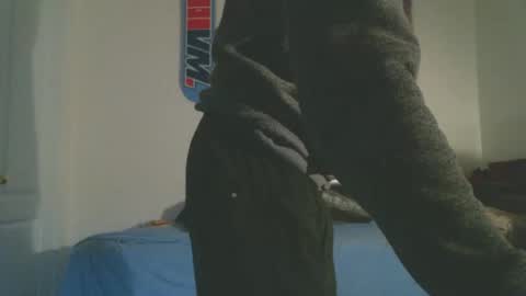 shyboyhugecum2020 online show from April 11, 3:22 am